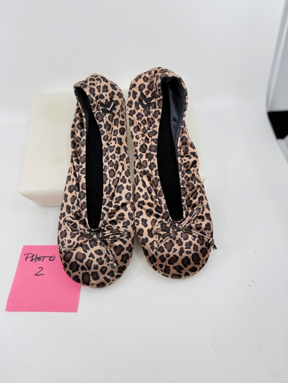 Isotoner Leopard Slippers Print Size Medium (6 1/2-7 1/2)